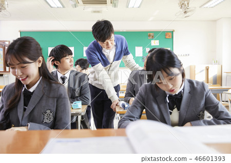 男人，女人，初中生，高中生，老師，韓國人 46601393