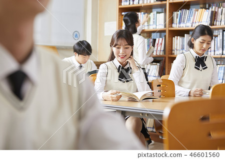 女性，男性，初中生，高中生，韓國人 46601560