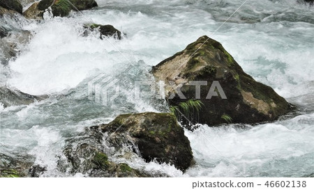 山間溪流 山間溪流 46602138