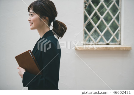 female business person, female, lady 46602451