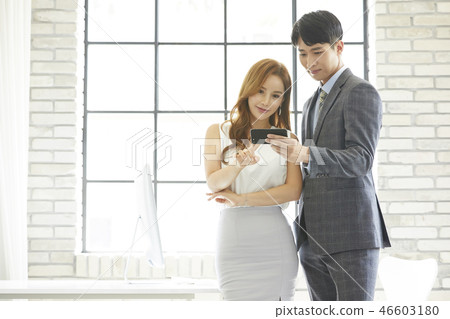 Business woman and businessman 46603180