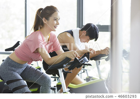 男女運動裝 46603293