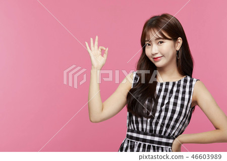 婦女畫象系列顏色後面手標誌 婦女畫象系列顏色後面手標誌 46603989