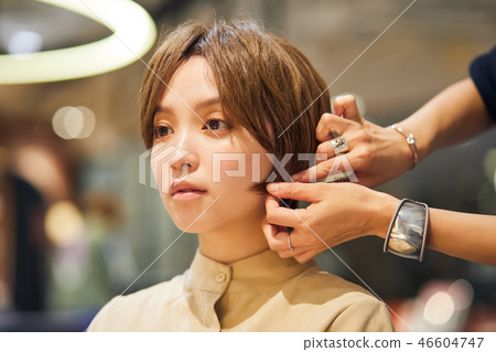 美髮師快捷方式的女人 46604747