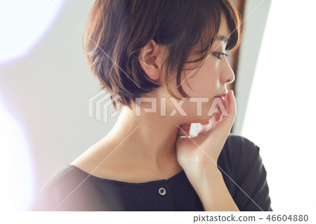 Shortcut Woman Beauty 46604880