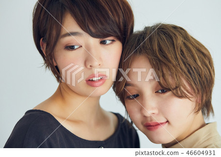 Shortcut woman portrait Shortcut woman portrait 46604931