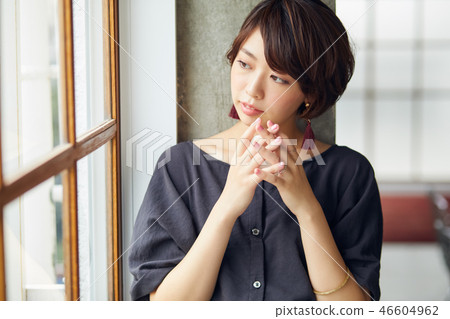 Shortcut woman portrait 46604962