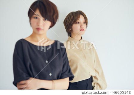 Shortcut woman portrait 46605148