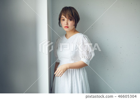 Shortcut woman portrait 46605304