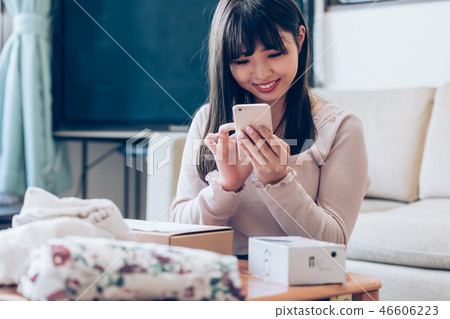 年輕的女士 46606223