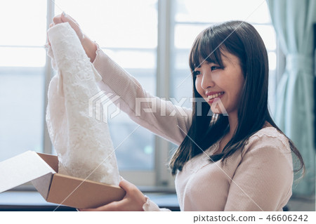 年輕的女士 46606242
