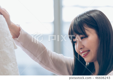 年輕的女士 46606243