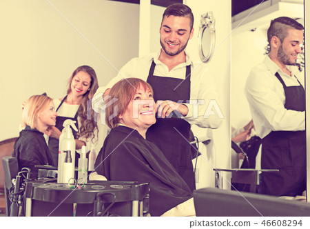 Woman cuts hair at the hair salon Woman cuts hair at the hair salon 46608294
