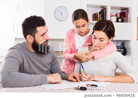 Father and mother signing divorce papers Father and mother signing divorce papers 46608428