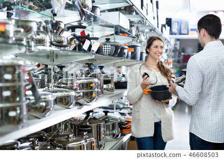 Glad positive couple in the cookware section 46608503