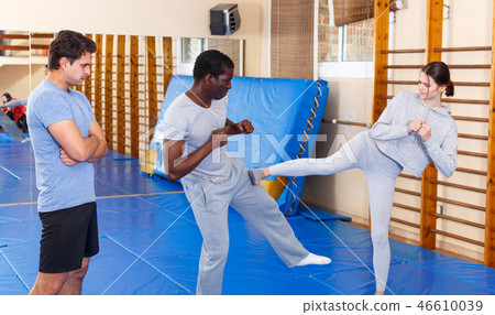 People fighting with coach at gym 46610039