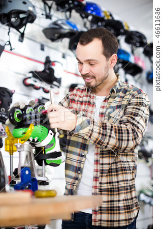 Master fixing roller-skates 46611686