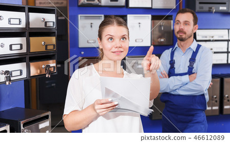 Worker helping woman choosing mailbox 46612089