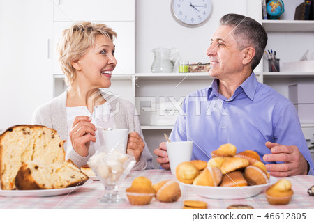 Mature couple have breakfast Mature couple have breakfast 46612805
