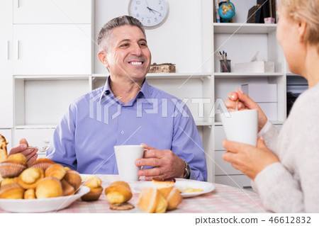 Mature couple have breakfast 46612832