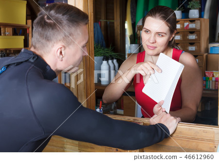 athlete discussing rental terms of outfit 46612960