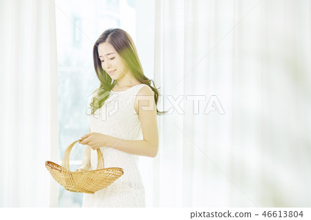 禮服,優雅,年輕的女人 禮服,優雅,年輕的女人 46613804