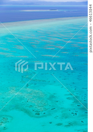 大堡礁和遠處的綠島 大堡礁和遠處的綠島 46613844