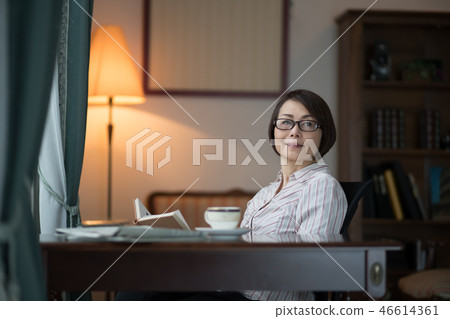 一個女人讀 46614361