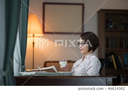 一個女人讀 46614362