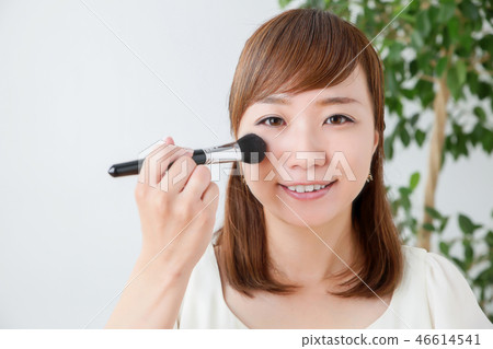 女人化妝 女人化妝 46614541
