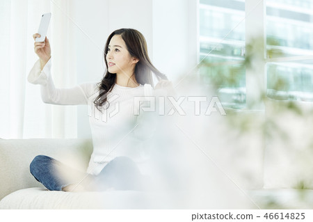 年輕的女人 年輕的女人 46614825