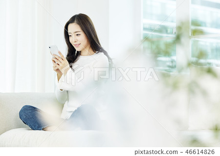 年輕的女人 年輕的女人 46614826