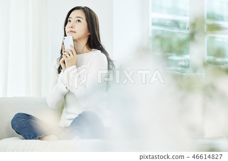 年輕的女人 年輕的女人 46614827