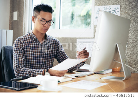Young Business Analyst At Work Young Business Analyst At Work 46615515