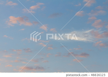 藍天和白色雲彩 藍天和白色雲彩 46616123
