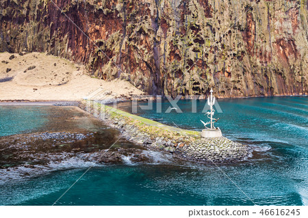 Navigation mark on coastal rocks, Iceland Navigation mark on coastal rocks, Iceland 46616245