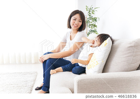母親和孩子 46618836