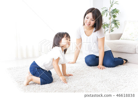 母親和孩子 46618838