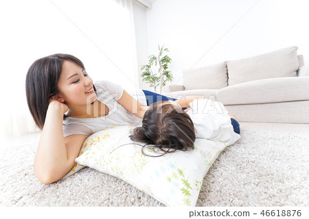 母親和孩子 46618876