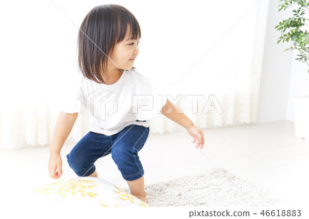 母親和孩子 46618883