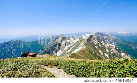 Tanigawadake mountain climbing in spring (Toward the shoulder from the Tomano ear) Tanigawadake mountain climbing in spring (Toward the shoulder from the Tomano ear) 46619834
