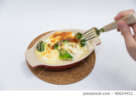 Gratin and the hand 46624452