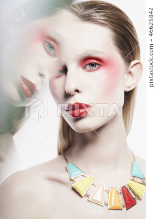 Sexy nude lady in colorful neacklace and artistic makeup 46625842
