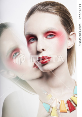 Sexy nude lady in colorful neacklace and artistic makeup 46625844