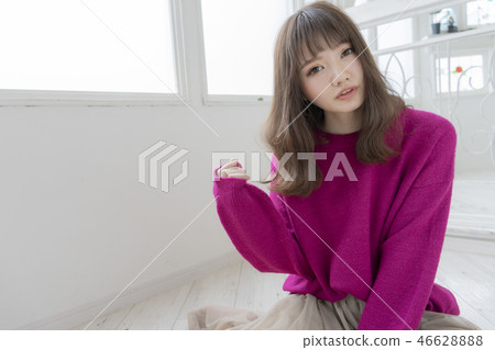鬆散的中等頭髮 鬆散的中等頭髮 46628888