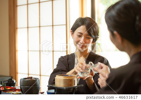 親子母親日式旅館用餐溫泉旅遊形象 46631617