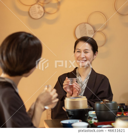 親子母親日式旅館用餐溫泉旅遊形象 46631621