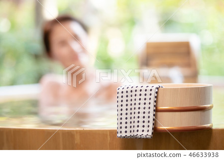 露天浴中高級女子沐浴客棧溫泉圖像 46633938