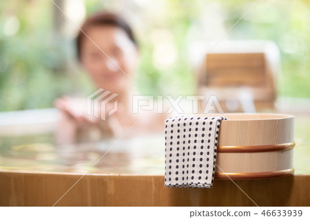 露天浴中高級女子沐浴客棧溫泉圖像 46633939