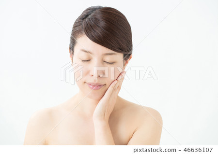 Woman touching the esthetic cheek Woman touching the esthetic cheek 46636107